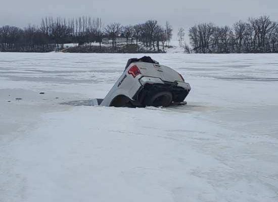 Pickup falls through ice on Lake Hanska