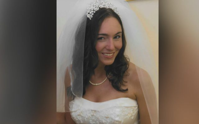 MN Woman Discovers 14 Years After Wedding That She Has the Wrong Dress