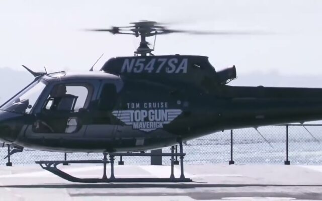 TOM CRUISE: Flies Helicopter to “Top Gun” Premiere