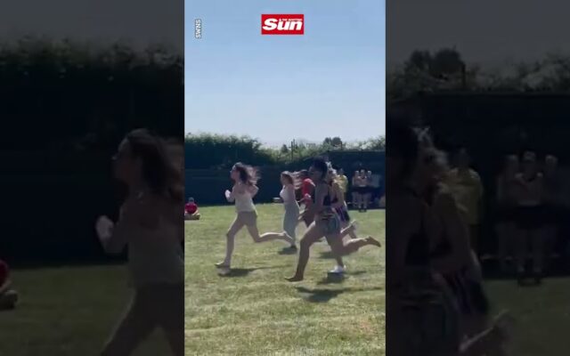 A Mom Accidentally Mooned Everyone at Her Daughter’s “Sports Day”